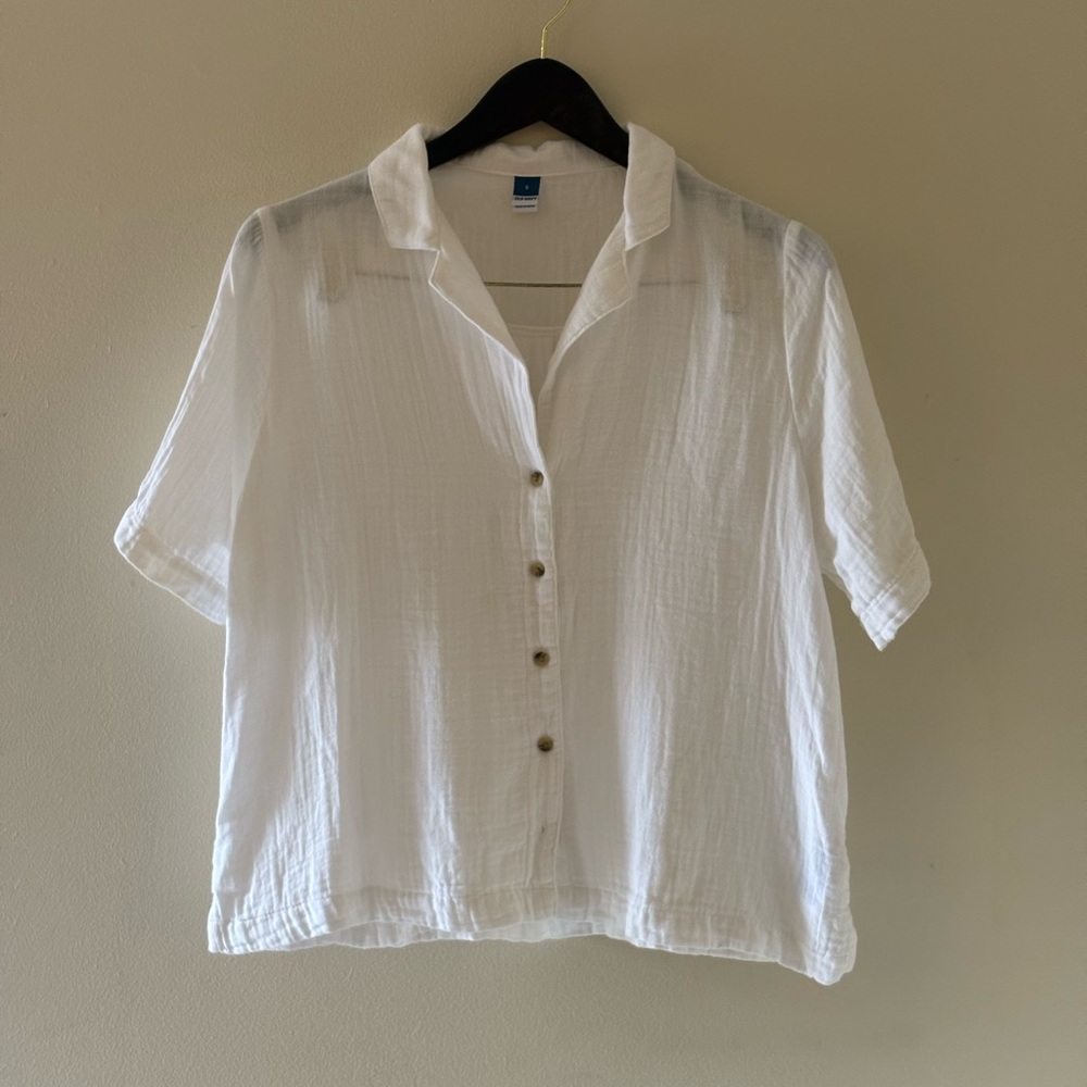 Old Navy Cream and Navy Label Crewneck Tee